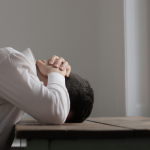 Alexandre Costa Pedrosa explica como o estresse crônico impacta o corpo e o que fazer para restaurar o equilíbrio físico e mental.